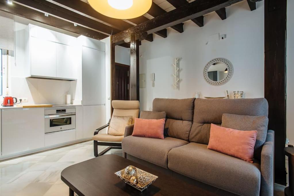 Ad2B Apartment, 300M From Cathedral With 2Br Sevilla Exteriör bild