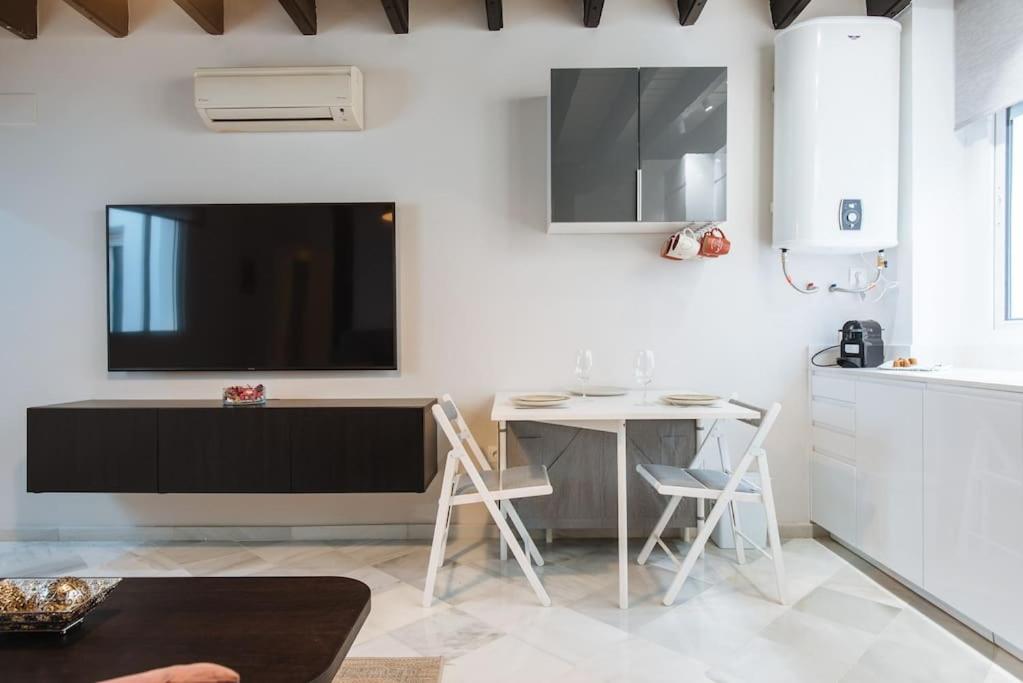 Ad2B Apartment, 300M From Cathedral With 2Br Sevilla Exteriör bild
